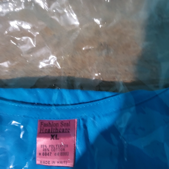 Scrub Top - Picture 3 of 3